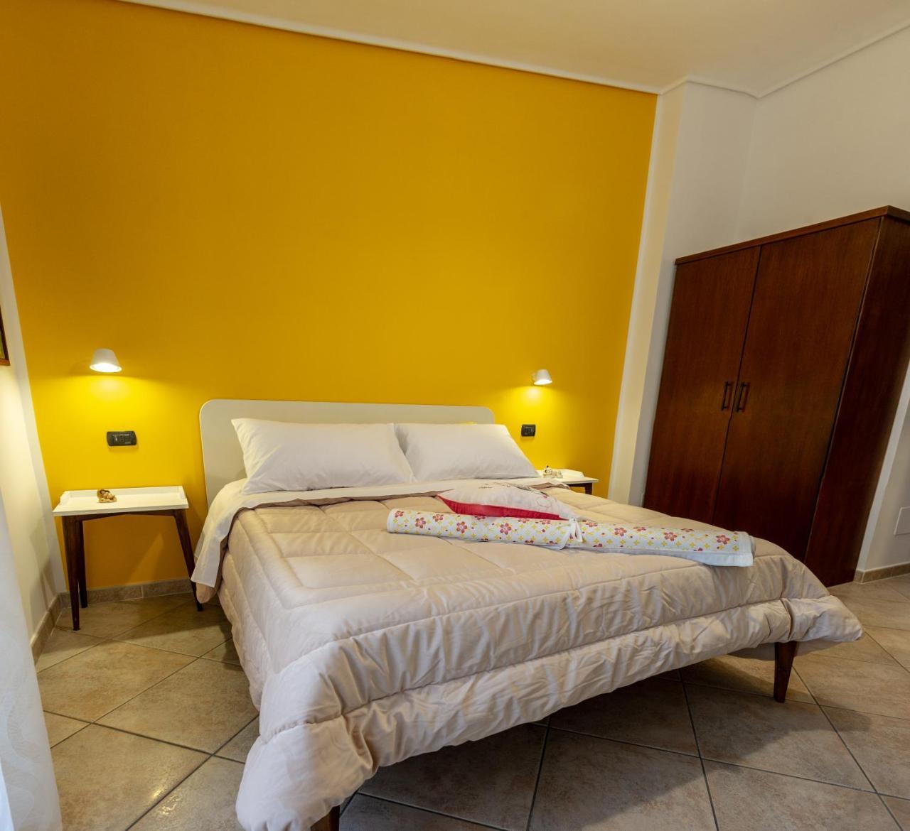 קסטלמרה די סטביה Ohana Bed And Breakfast מראה חיצוני תמונה